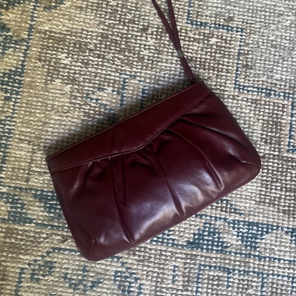 Vintage Burgundy Pleated Vegan Leather Clutch Wristlet Minimal Chic 2026 Staple